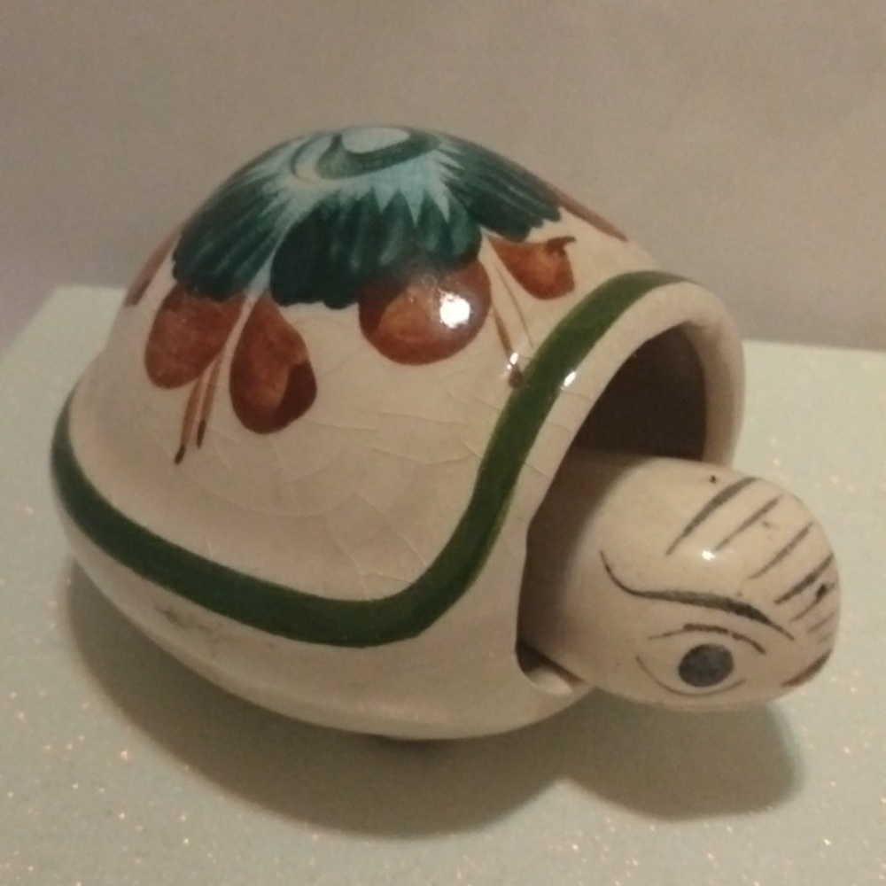 Vintage small turtle figurine  Mexican pottery
